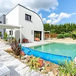 Modern With Private Pool Casa vacanze *