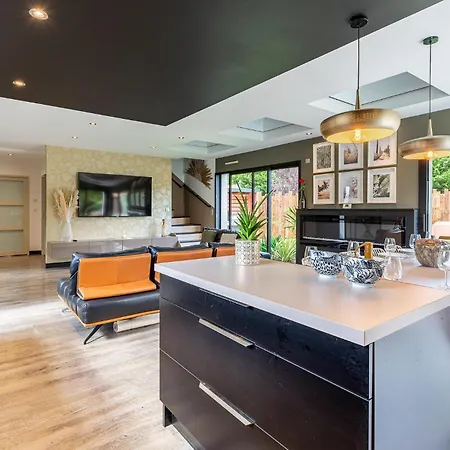 Modern With Private Pool Semesterbostad