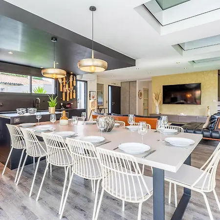 Semesterbostad Modern With Private Pool