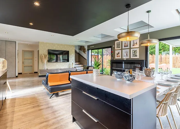 Modern With Private Pool Casa de Férias