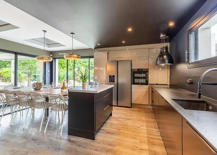 Modern With Private Pool *